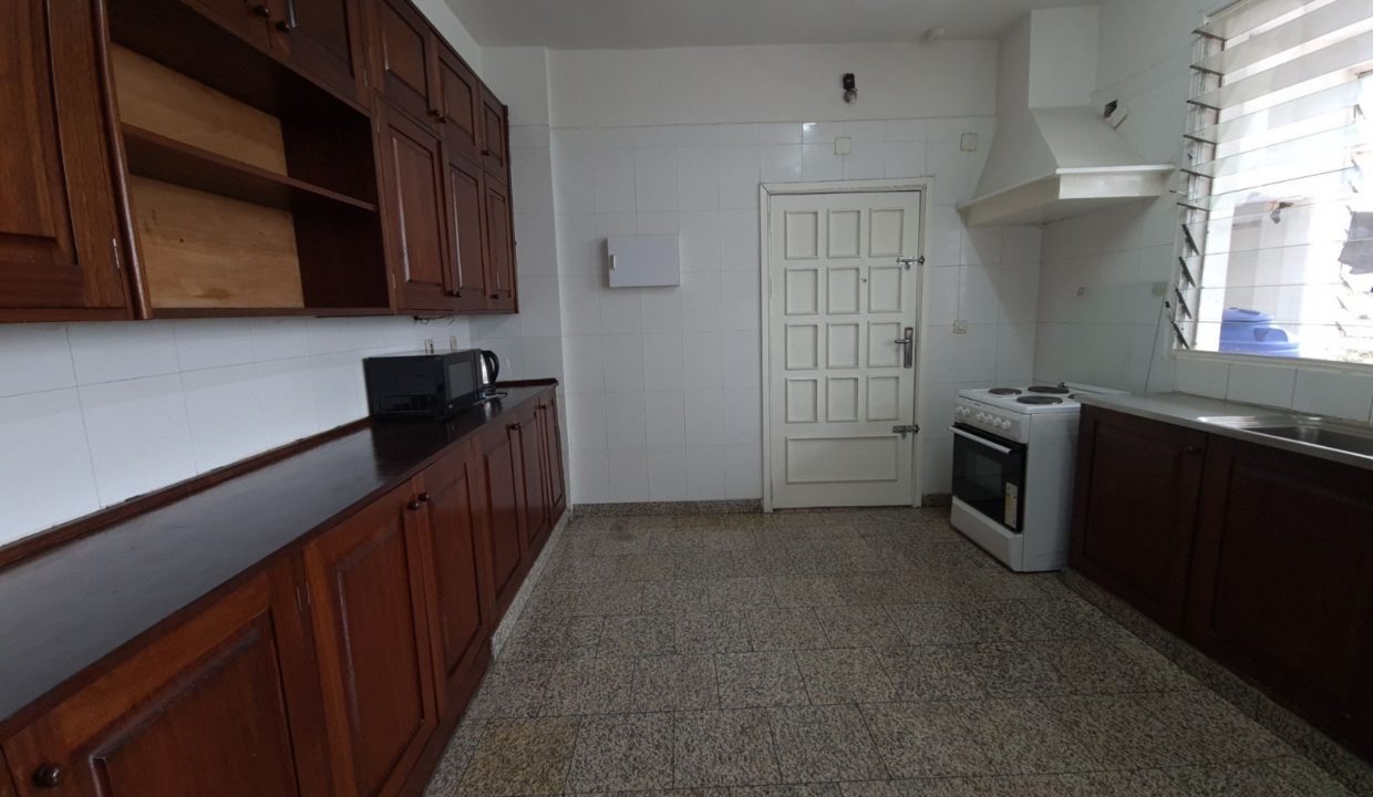 Appartement à louer à Gombé (12)