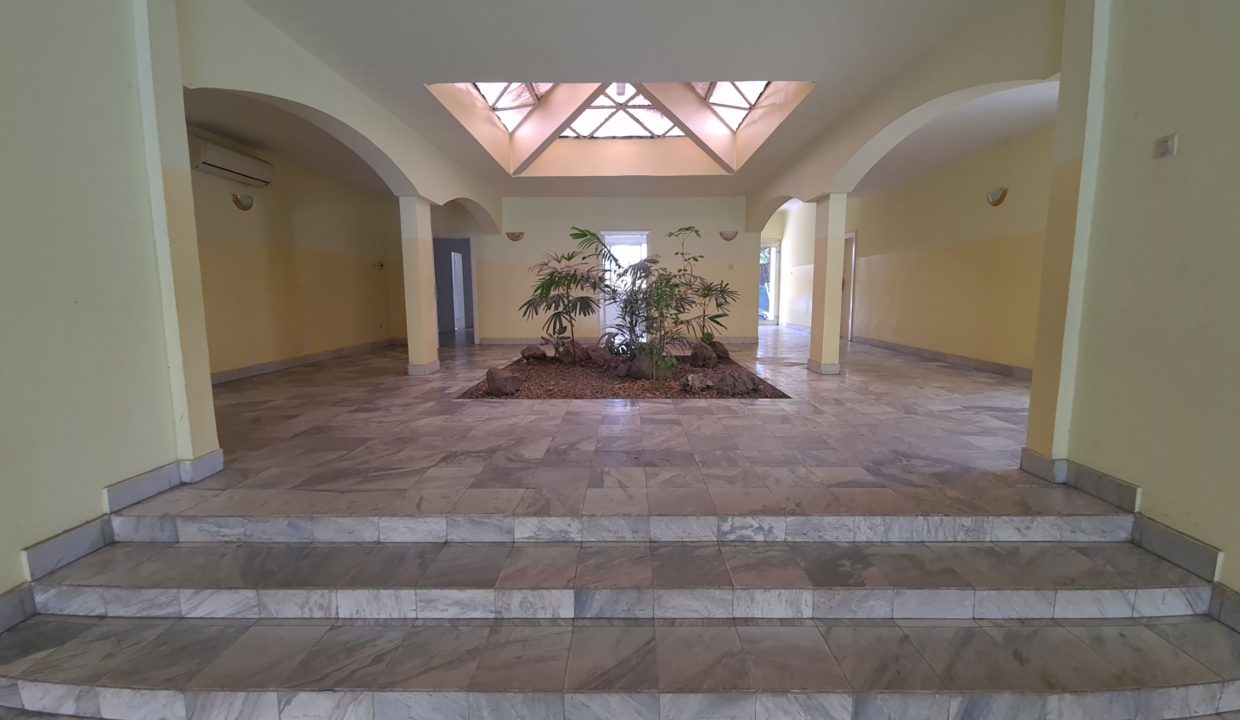 Villa a louer à Kinshasa Gombé.jpg7