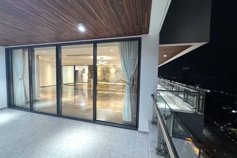 PENTHOUSE ULTRA-LUXUEUX À VENDRE À KINSHASA GOMBÉ