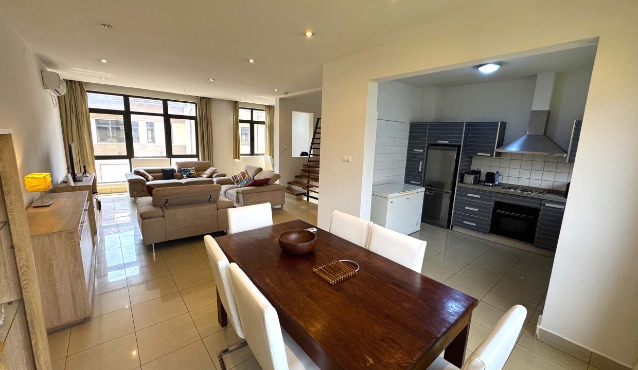 TRIPLEX A LOUER A KINSHASA NGALIEMA.jpg 13