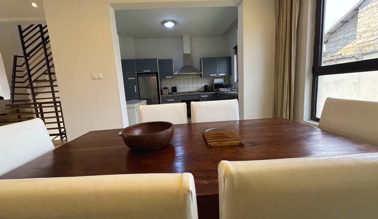 TRIPLEX A LOUER A KINSHASA NGALIEMA.jpg 9