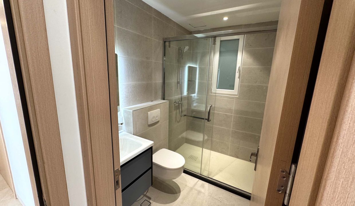 APPARTEMENT A VENDRE A KINSHASA GOMBÉ.jpg 17