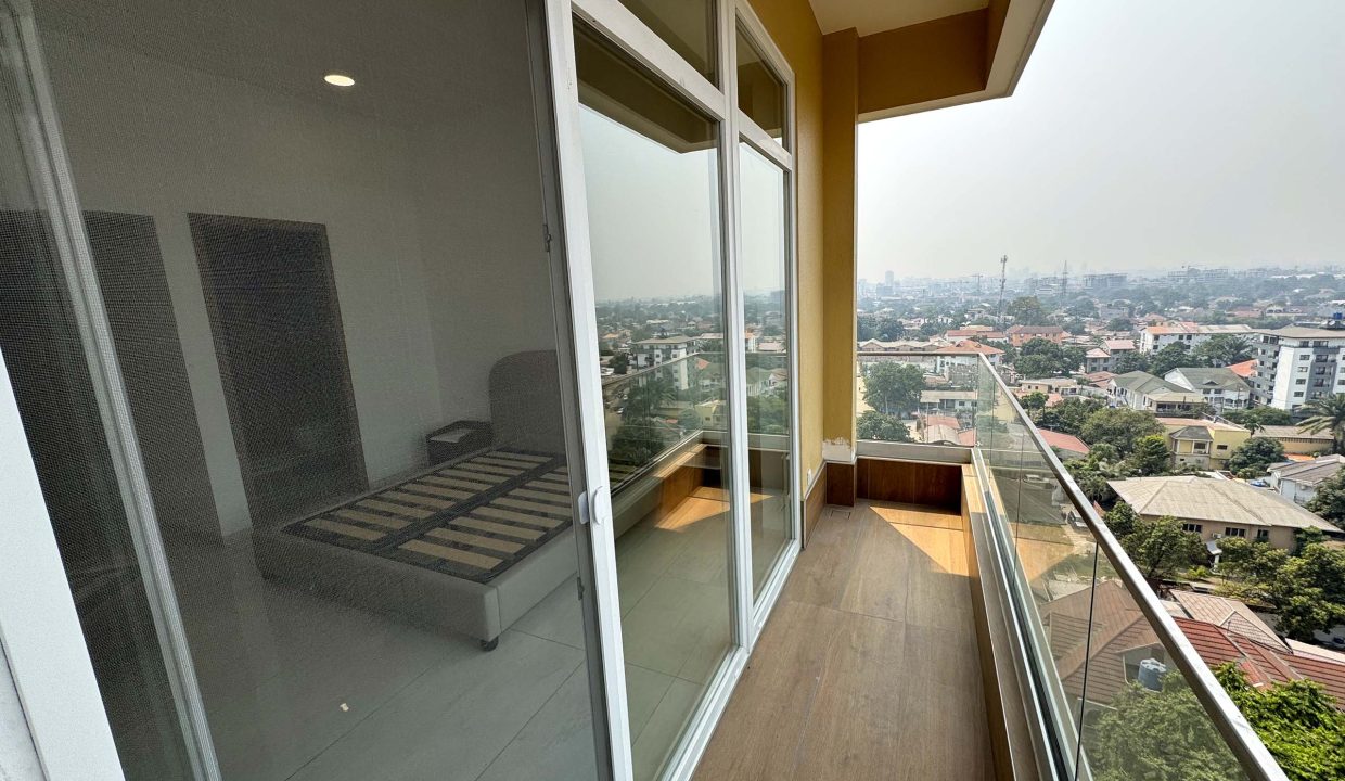 APPARTEMENT 3 CHAMBRES A GB NGALIEMA.jpg 6
