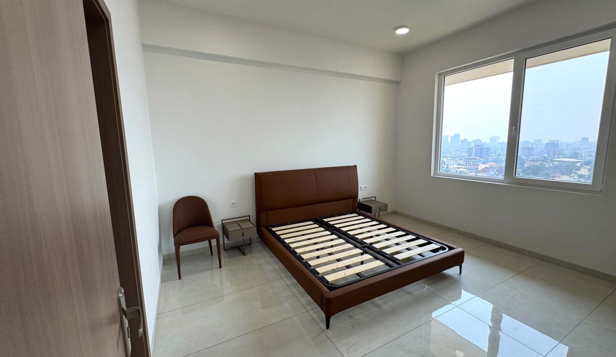 APPARTEMENT 3 CHAMBRES A GB NGALIEMA.jpg 7